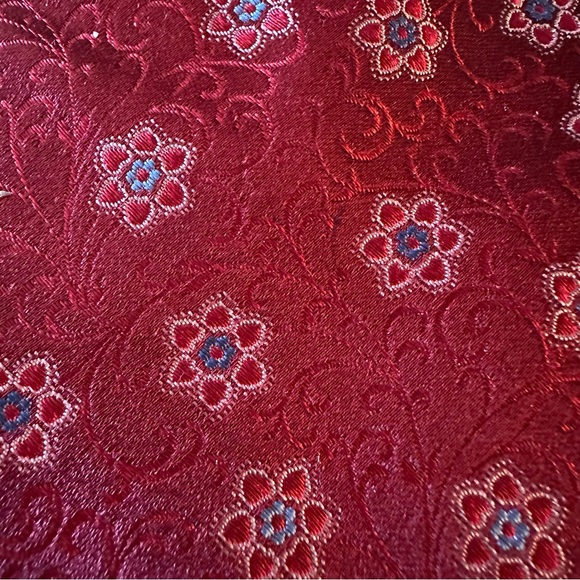 The Men's Store Bloomingdale's Floral  Medallion Grid Classic Tie - silk 100% - Picture 3 of 8